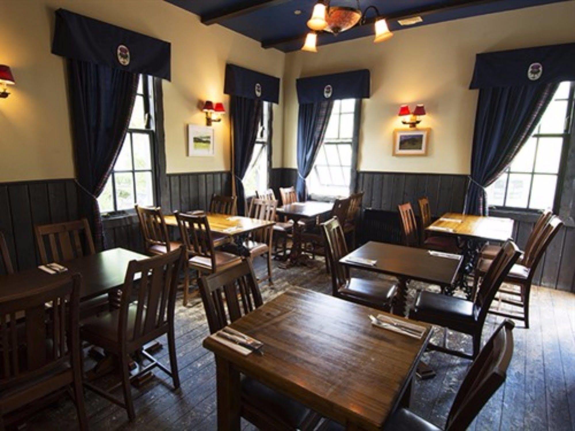 Village Inn Arrochar Exterior photo